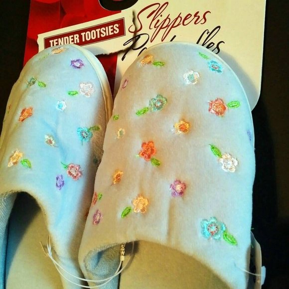 NEW Tender Tootsies Slippers, Baby Blue, Multi-Color Floral Print, M - Picture 2 of 5